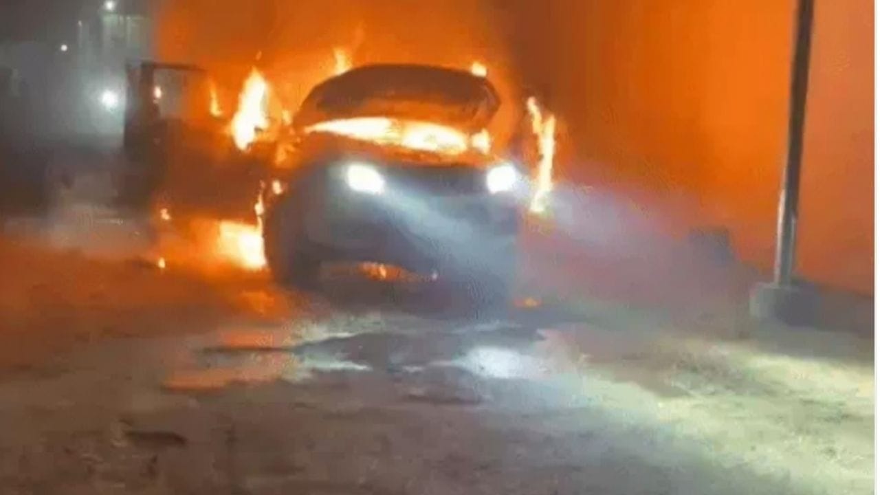 लुधियाना : चलती कार में लगी आग: तीन लोगों ने कूदकर अपनी बचाई जान