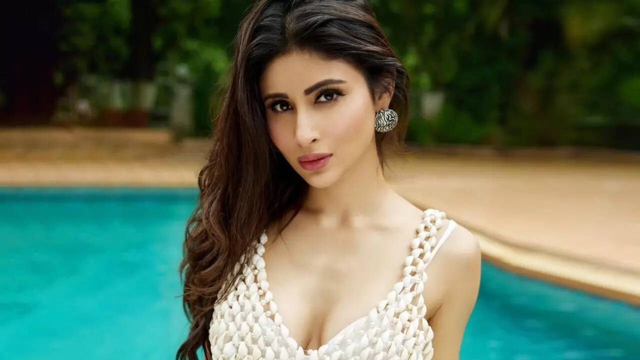 बॉलीवुड एक्ट्रेस मौनी रॉय के साथ छेड़छाड़: इंस्टाग्राम पर शेयर की दर्दनाक घटना, सख्त एक्शन की मांग