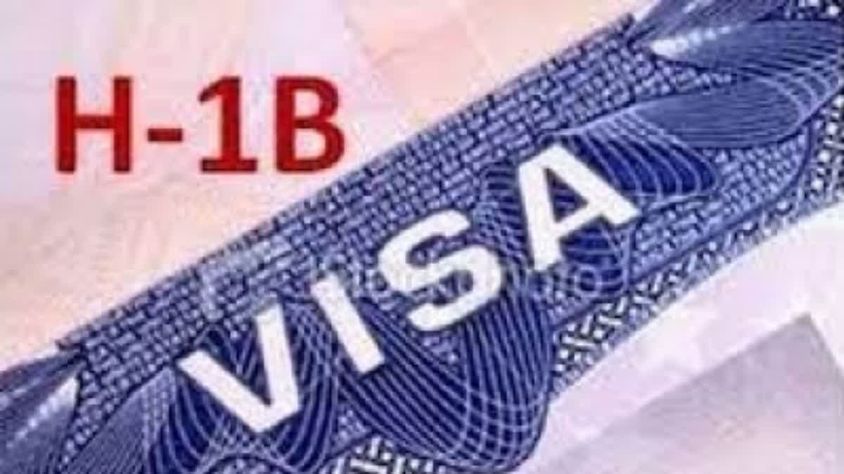 USA जाने की चाहत रखने वालों को बड़ा झटका: H-1B वीज़ा के लिए प्रीमियम प्रोसेसिंग फ़ीस में भारी बढ़ोतरी