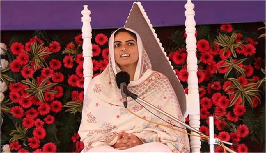 संत निरंकारी मिशन की प्रमुख माता सुदीक्षा जी की गाड़ी का एक्सीडेंट: मुरथल फ्लाईओवर पर स्कॉर्पियो ने उन्हें टक्कर मारी