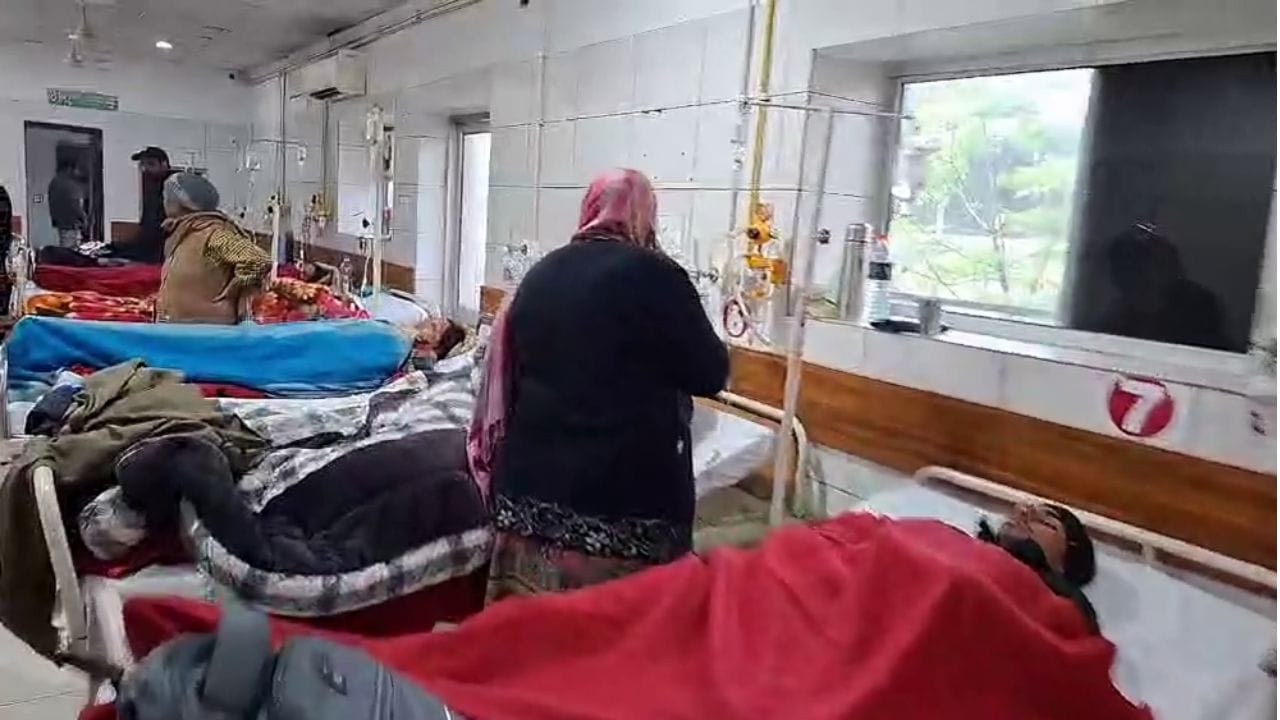 लुधियाना : लंगर में ‘गजरेला’ खाने के बाद 30 से ज़्यादा लोग बीमार, फ़ूड पॉइज़निंग के कारण अस्पताल में भर्ती