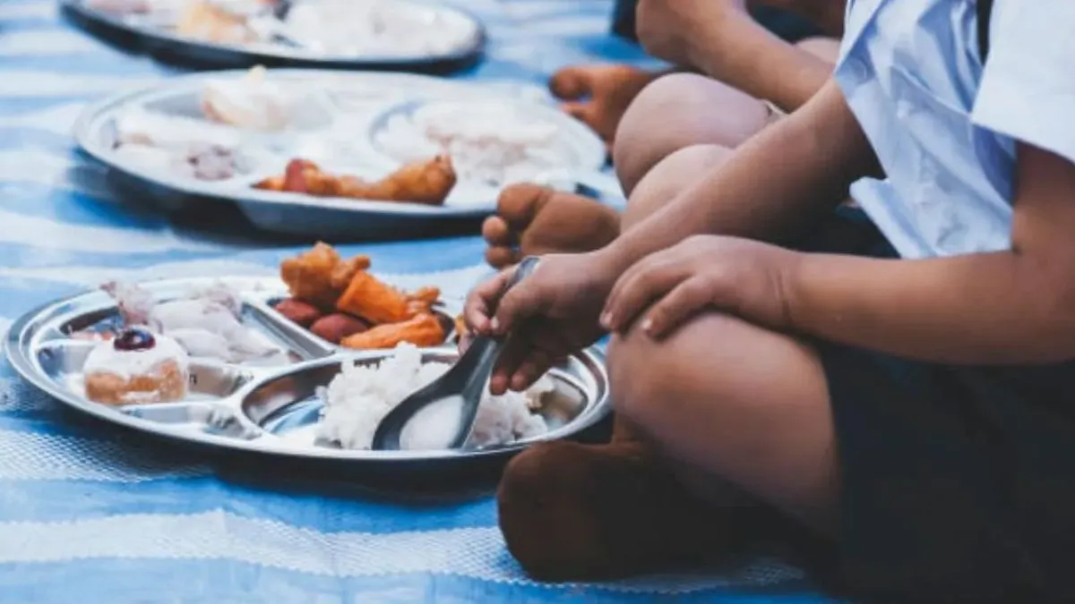 तेलंगाना के सरकारी स्कूल में मिड-डे मील का डर: 45 स्टूडेंट्स बीमार पड़े, 10 की हालत गंभीर