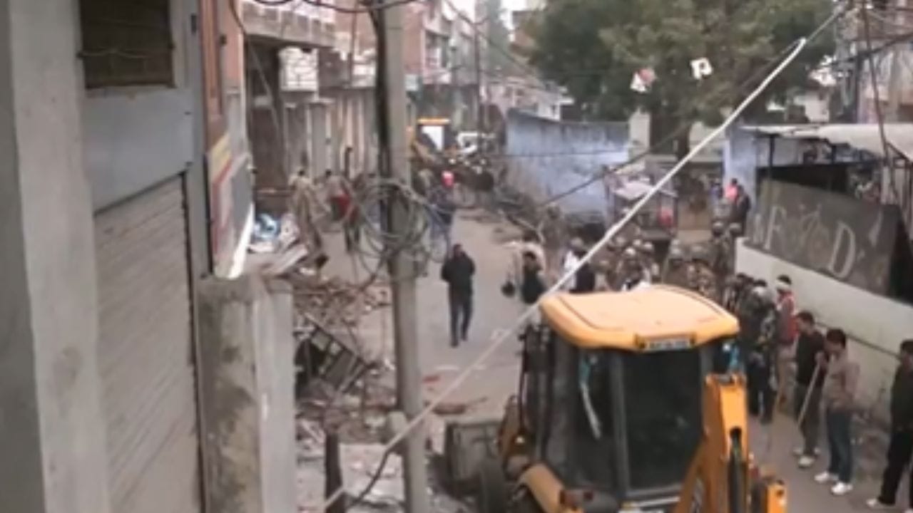 जयपुर: चौमू हिंसा के बाद सरकार का बड़ा एक्शन, दंगाइयों के अवैध कंस्ट्रक्शन पर चला बुलडोजर