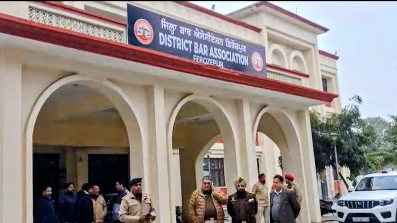 फिरोजपुर और मोगा कोर्ट को बम से उड़ाने की धमकी; सेशन जज को भेजा गया ईमेल, पुलिस का भारी सर्च ऑपरेशन