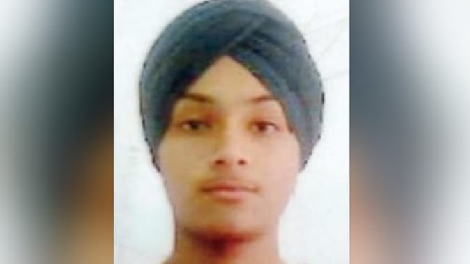 3 बार वीज़ा रिजेक्ट होने से परेशान युवक ने उठा लिया खौफनाक कदम, ट्रेन के आगे कूदकर कर ली आत्महत्या