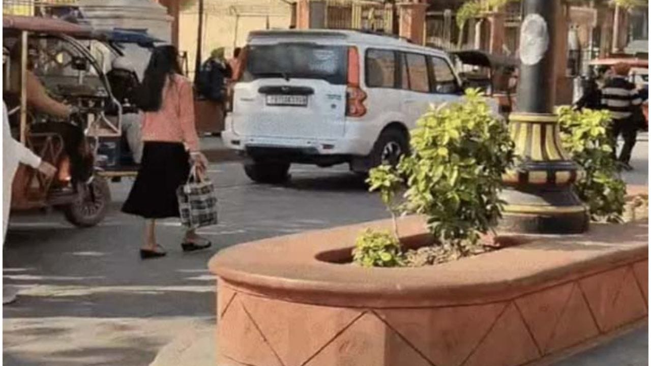श्री दरबार साहिब की परिक्रमा में हंगामा: SGPC टास्क फोर्स ने 2 पुलिस कर्मियों को बंधक बनाया, जानें क्या है पूरा मामला