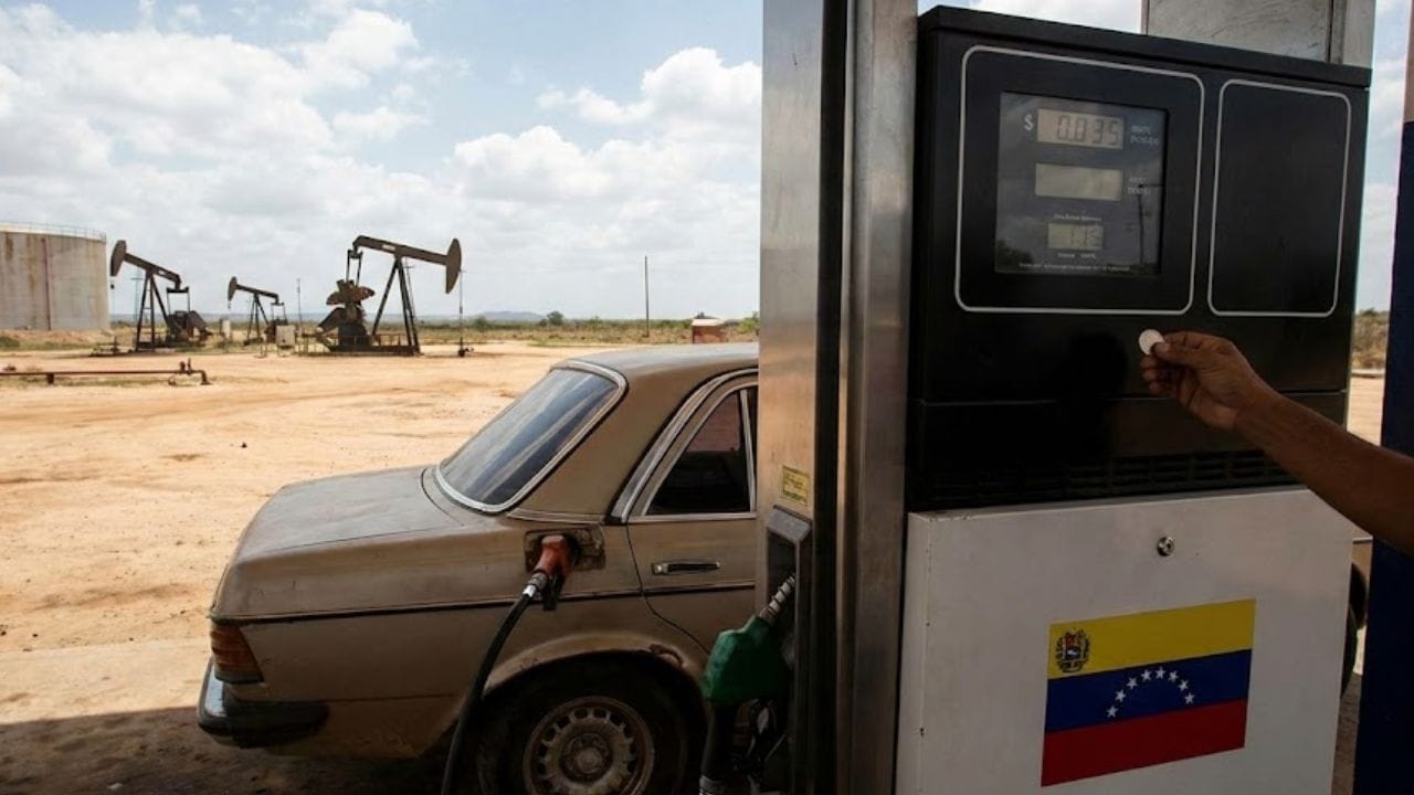 टॉफी से भी सस्ता पेट्रोल! वेनेजुएला में सिर्फ 1 रुपये प्रति लीटर में मिल रहा है फ्यूल; 50 रुपये में भर जाती है कार की टंकी