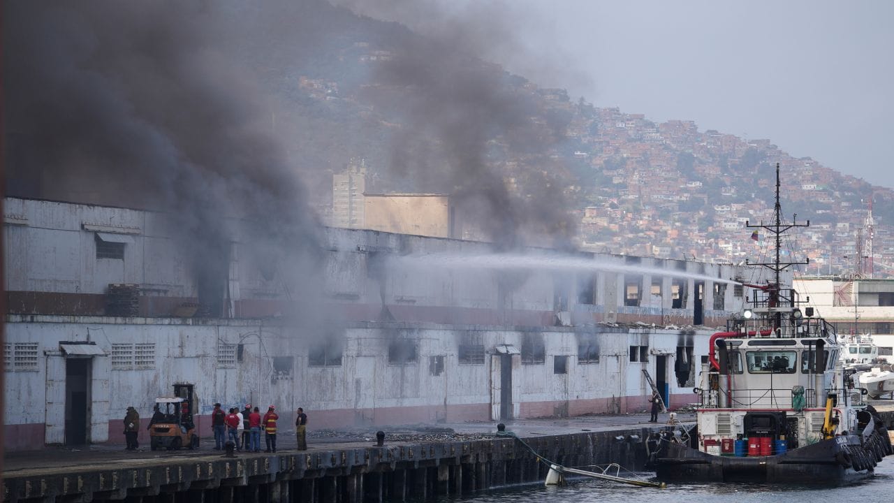 अमेरिका का वेनेजुएला पर बड़ा हमला: धमाकों से लेकर प्रेसिडेंट मादुरो को उठाने तक, जानें पूरी घटना