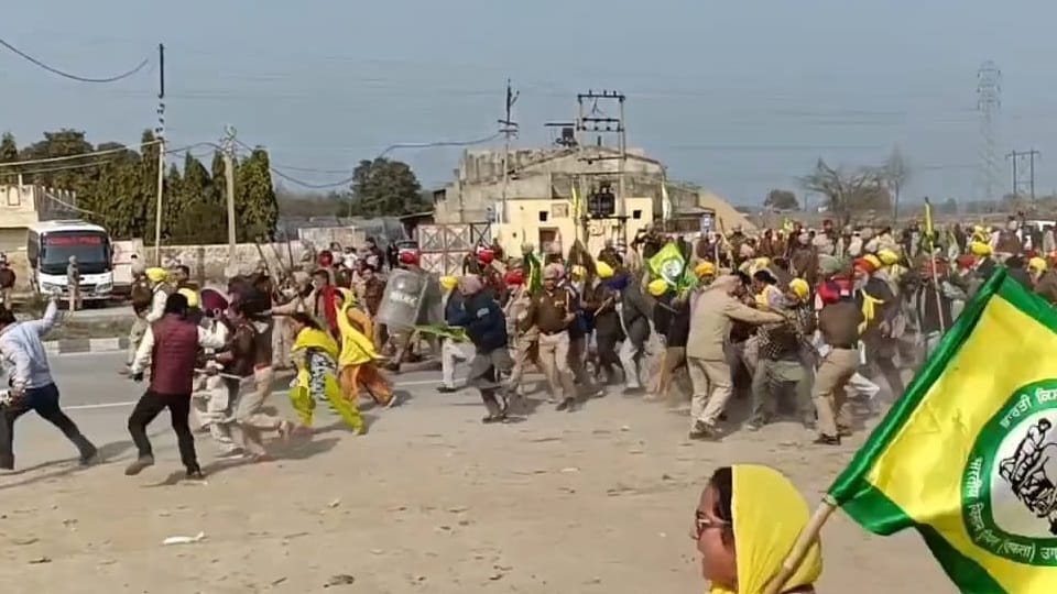 बरनाला-बठिंडा हाईवे पर रणक्षेत्र बना तपा: किसानों और पुलिस में हिंसक झड़प, बैरिकेड्स उखाड़े; 53 प्रदर्शनकारी गिरफ्तार