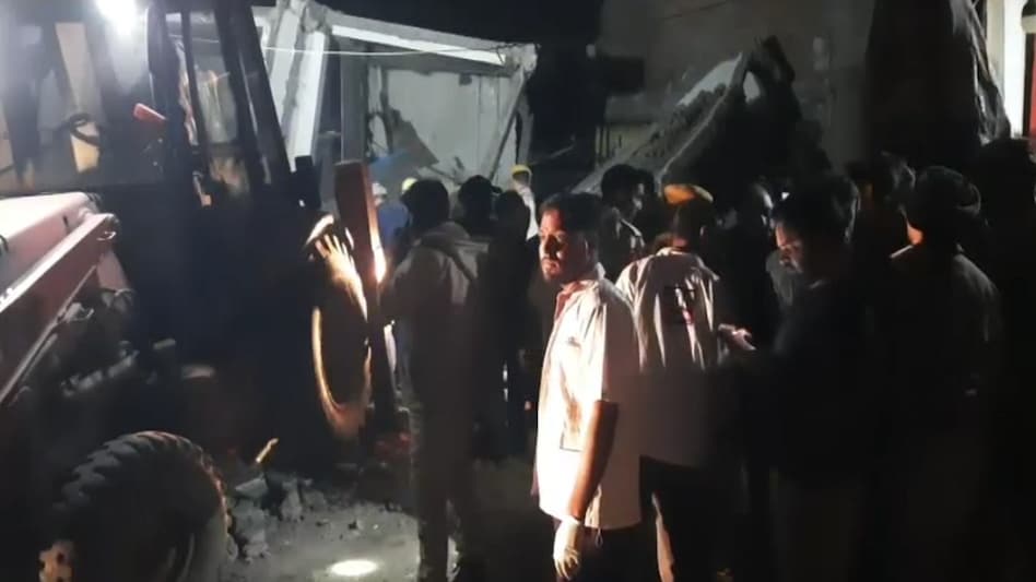 कोटा में भीषण हादसा: भरभराकर गिरी निर्माणाधीन इमारत, 20 बच्चे दबे; रेस्क्यू ऑपरेशन जारी