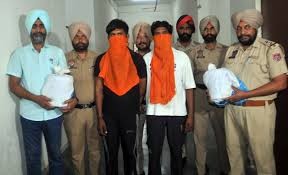पंजाब के अमृतसर से 25 किलोग्राम हेरोइन बरामद की, दो लोग गिरफ्तार