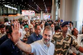 लखनऊ पहुंचने के बाद सुलतानपुर के लिये रवाना हुये राहुल, अदालत में बयान दर्ज करायेंगे