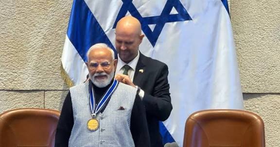 PM मोदी का इजरायल दौरा: भारतीय लिबास में नेतन्याहू ने दिया सरप्राइज; आज रक्षा और AI समेत कई बड़े समझौतों पर लगेगी मुहर