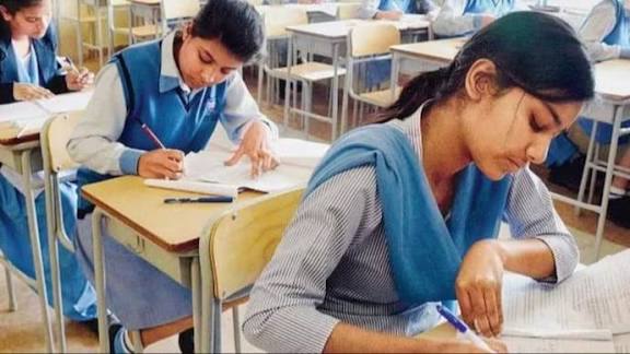 सीबीएसई बोर्ड 10वीं और 12वीं की परीक्षाएं आज से शुरू; परीक्षा केंद्र जाने से पहले छात्र जरूर पढ़ें ये जरूरी नियम