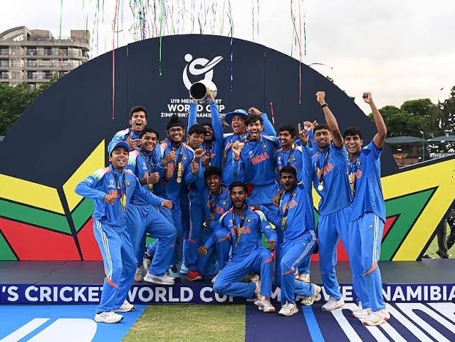 अंडर-19 वर्ल्ड कप 2026: टीम इंडिया ने रचा इतिहास, इंग्लैंड को 100 रनों से हराकर रिकॉर्ड छठी बार जीता खिताब