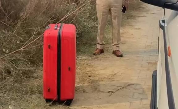 बठिंडा में रूह कंपा देने वाली वारदात: लाल सूटकेस में मिली मोगा की युवती की लाश, प्रेमी ने हत्या के बाद जलाने का किया था प्रयास