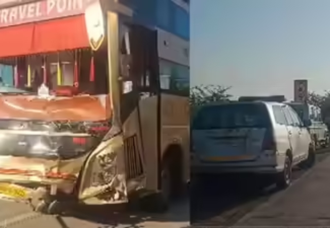 हाथरस में यमुना एक्सप्रेसवे पर डबल डेकर बस और वैन की टक्कर में तीन महिलाओं समेत छह लोगों की मौत