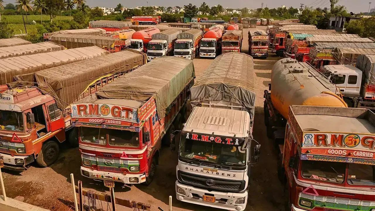 ई-चालान के खिलाफ आंदोलन करेंगे महाराष्ट्र के ट्रांसपोर्टर, अनिश्चितकालीन हड़ताल का एलान