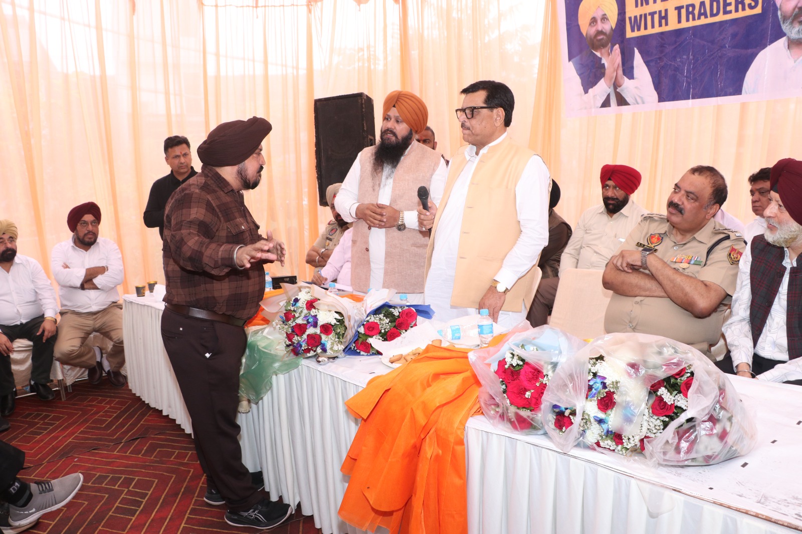 विधायक सिद्धू, पार्षद सोमा और सग्गू ने कैबिनेट मंत्री अरोड़ा को “शहीद भगत सिंह मेमोरियल अवॉर्ड” से सम्मानित किया
