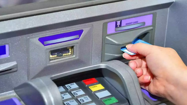 1 अप्रैल से बदल जाएंगे ATM से पैसे निकालने के नियम: HDFC, PNB और बंधन बैंक ने किए बड़े बदलाव