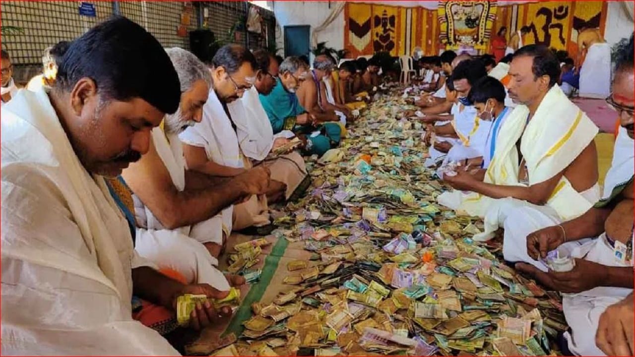 प्रसिद्ध हनुमान मंदिर में ‘चिल्ड्रन बैंक’ की करेंसी: असली नोटों के बीच निकले नकली नोट, श्रद्धालुओं में भारी रोष