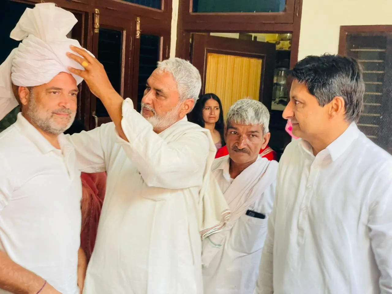राहुल गांधी हरियाणा के सोनीपत में किसान की बेटी के विवाह समारोह में शामिल हुए
