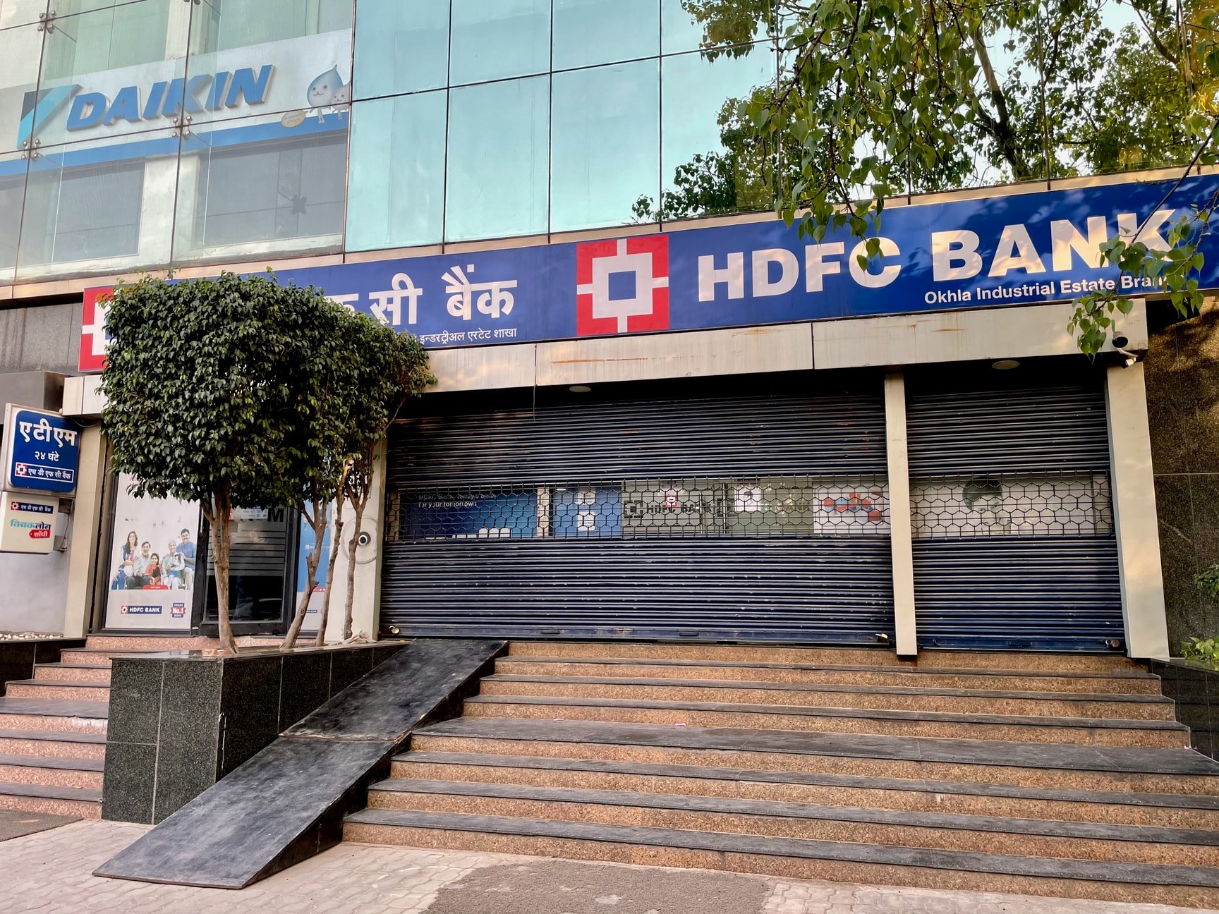 HDFC बैंक का बड़ा एक्शन: दुबई बॉन्ड स्कैम मामले में 3 टॉप अधिकारी बर्खास्त, ग्राहकों से धोखाधड़ी का आरोप