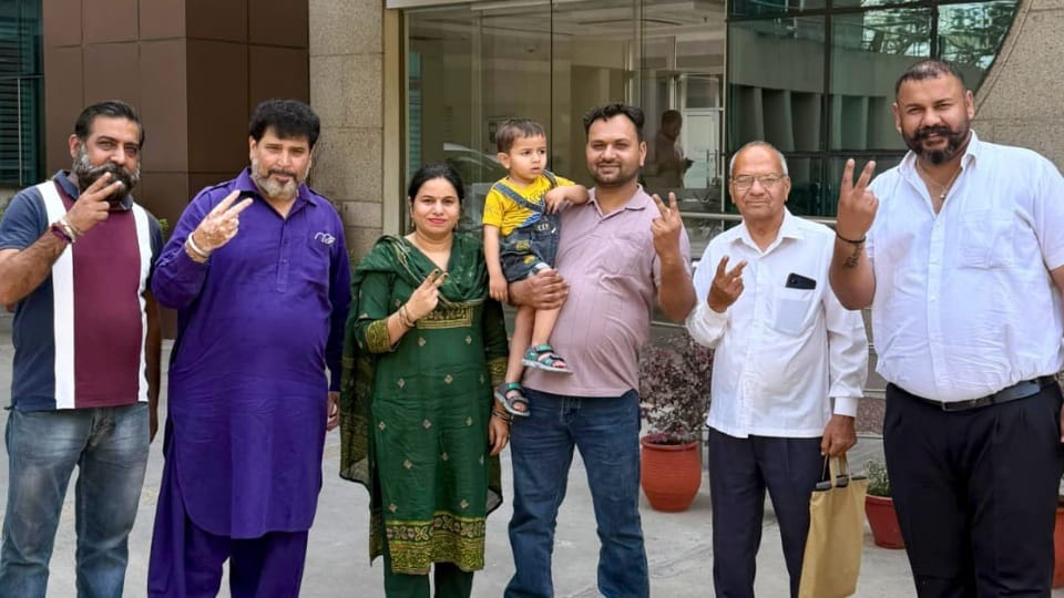 मोहाली में सिक्योरिटी गार्ड की चमकी किस्मत: ₹200 के लॉटरी टिकट ने बनाया डेढ़ करोड़ का मालिक