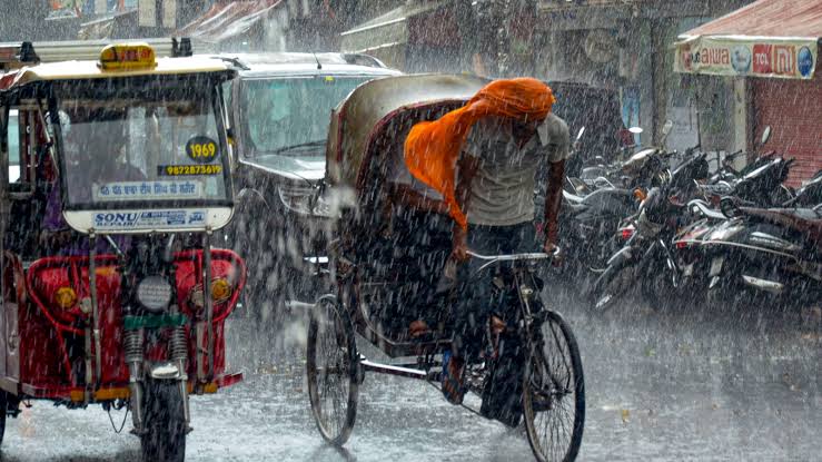 पंजाब में तूफान और भारी बारिश का अलर्ट: 11 जिलों में बिगड़ेगा मौसम, तापमान में भारी गिरावट