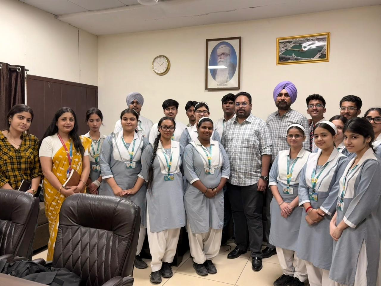 BCM स्कूल के छात्रों का DPR0 कार्यालय दौरा, मीडिया कार्यप्रणाली की मिली जानकारी