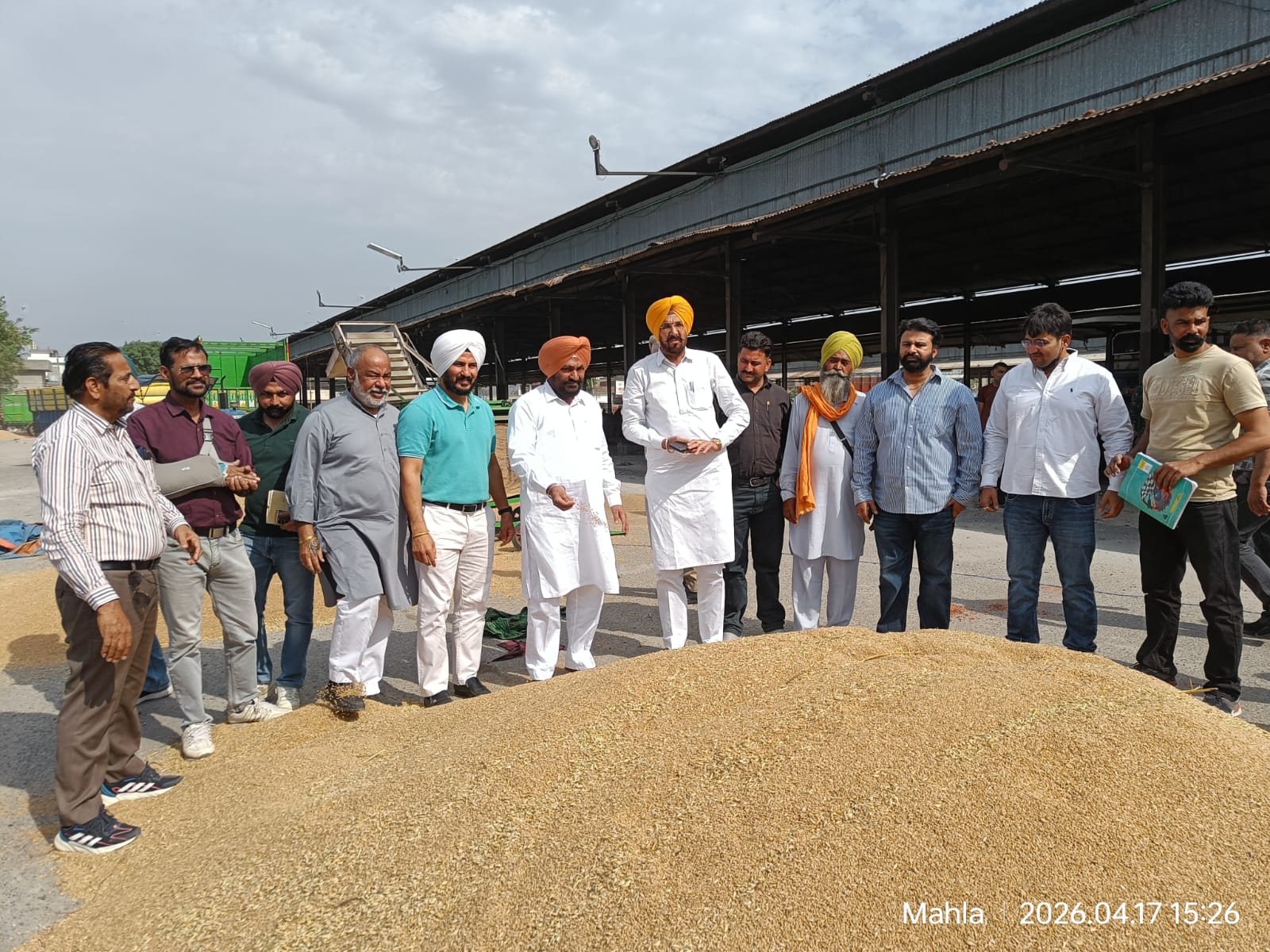 विधायक संगोवाल और चेयरमैन गिल ने बहादुरके अनाज मंडी का किया दौरा