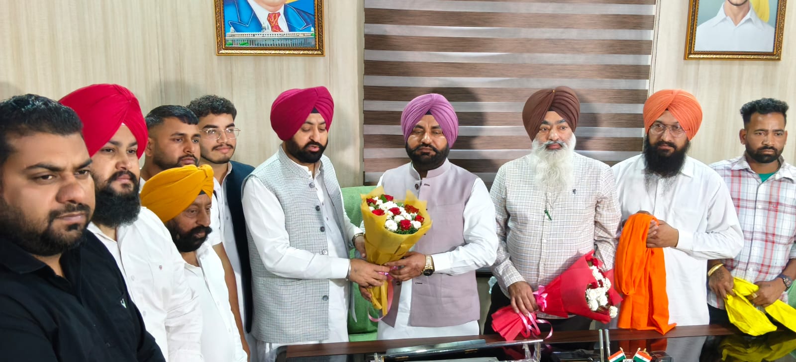 अध्यक्ष दर्शन सिंह महला और रंजीत कौर ने पंचायत समिति लुधियाना द्वितीय का कार्यभार संभाला। मंत्री हरदीप सिंह मुंडियन गरिमापूर्ण ढंग से पहुंचे।