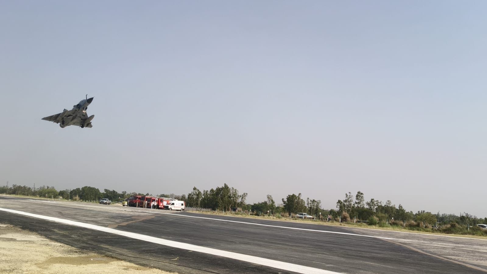 पूर्वांचल एक्सप्रेसवे पर सुल्तानपुर में आपातकालीन लैंडिंग सुविधा (ईएलएफ) सक्रिय की गई