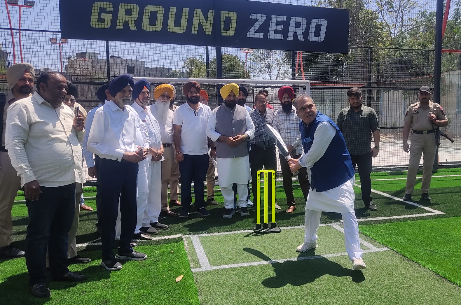 मंत्रिमंडल मंत्री संजीव अरोरा ने श्री गुरु हरकिशन पब्लिक स्कूल में खेल मैदान का उद्घाटन किया