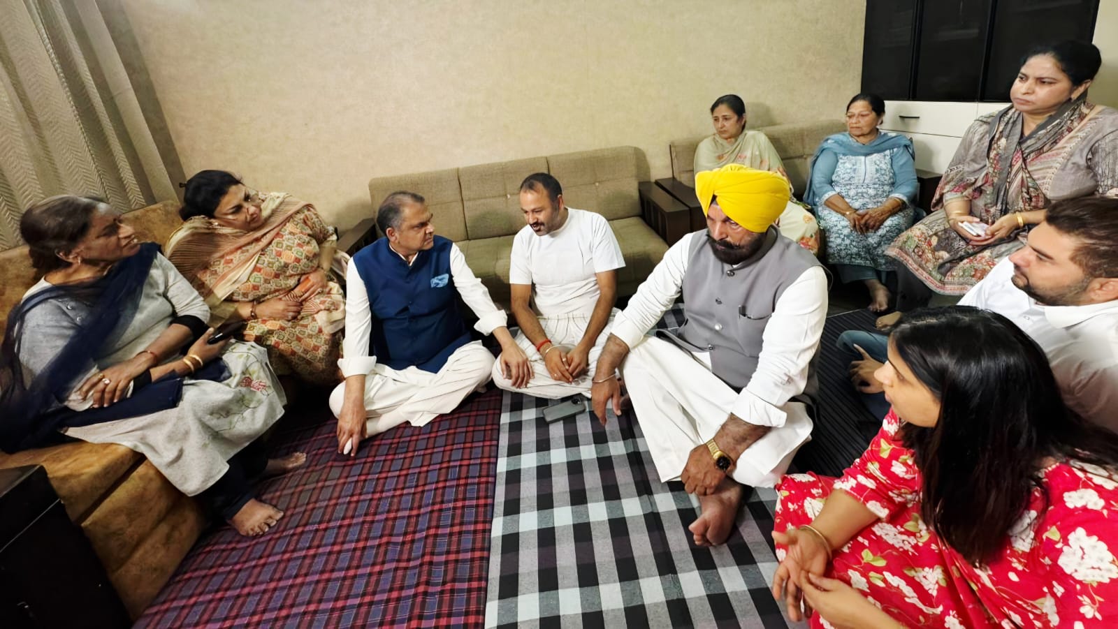 कैबिनेट मंत्री संजीव अरोड़ा ने शोक संतप्त परिवारों के साथ संवेदना व्यक्त की