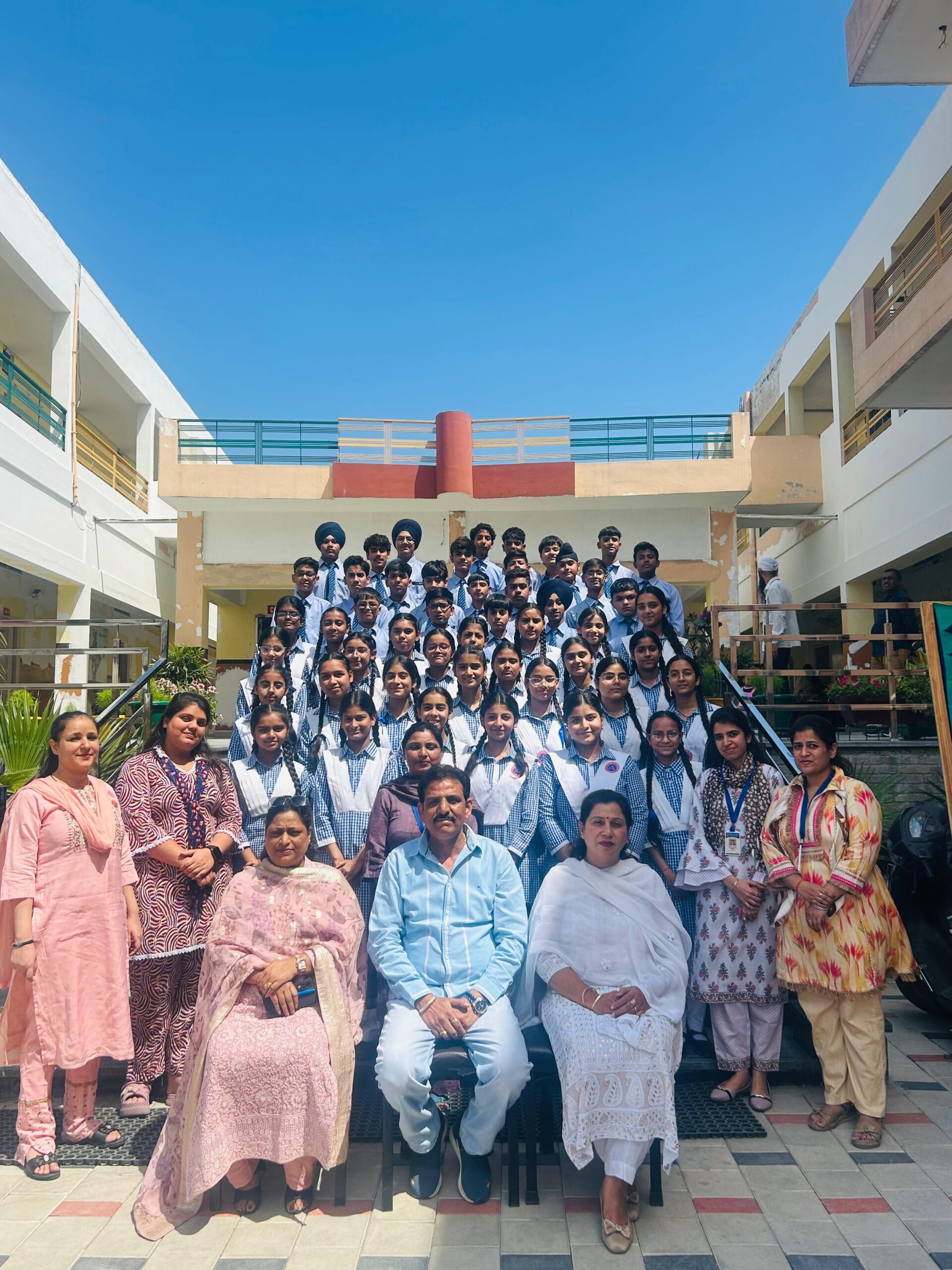 शत प्रतिशत रहा डॉ. ए.वी.एम. पब्लिक स्कूल का आठवीं कक्षा का नतीजा