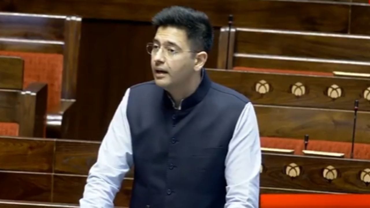 AAP का बड़ा एक्शन: राघव चड्ढा को राज्यसभा में उपनेता पद से हटाया; अशोक मित्तल संभालेंगे कमान