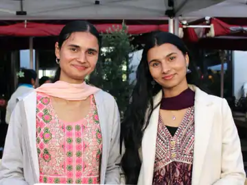 होशियारपुर की बेटियों का जर्मनी में डंका: सगी बहनों ने जीता चुनाव, मां ने रेस्तरां में काम कर पढ़ाया
