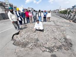 अमृतसर में फ्लाइओवर से गिरा युवक, हुई दर्दनाक मौत