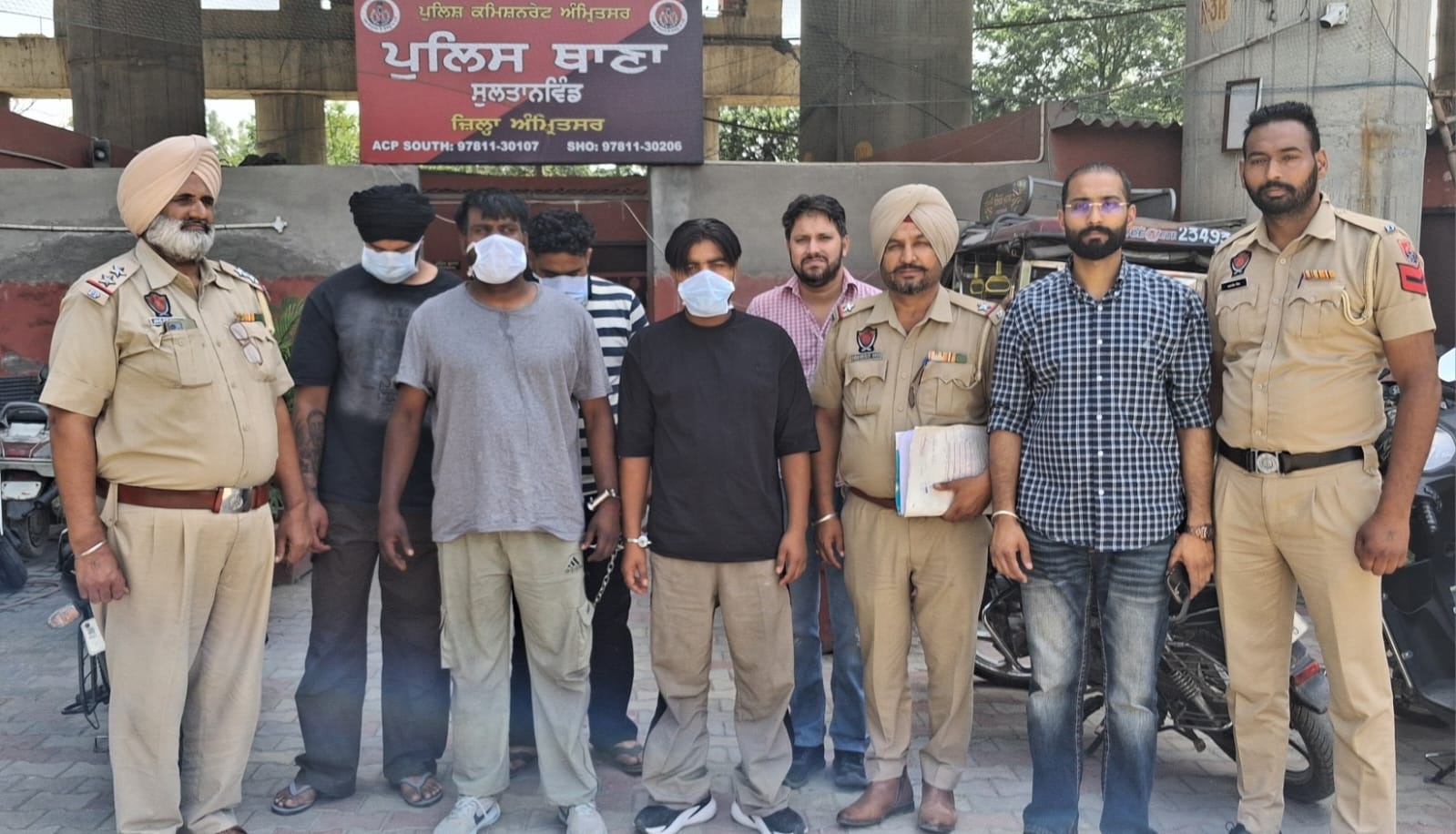 अमृतसर में थाना सुल्तानविंड पुलिस की बड़ी कार्रवाई, 1 किलो 409 ग्राम हेरोइन, पिस्टल और ड्रग मनी बरामदचार आरोपी गिरफ्तार, एसीपी साउथ प्रीत इंदर सिंह ने दी जानकारी