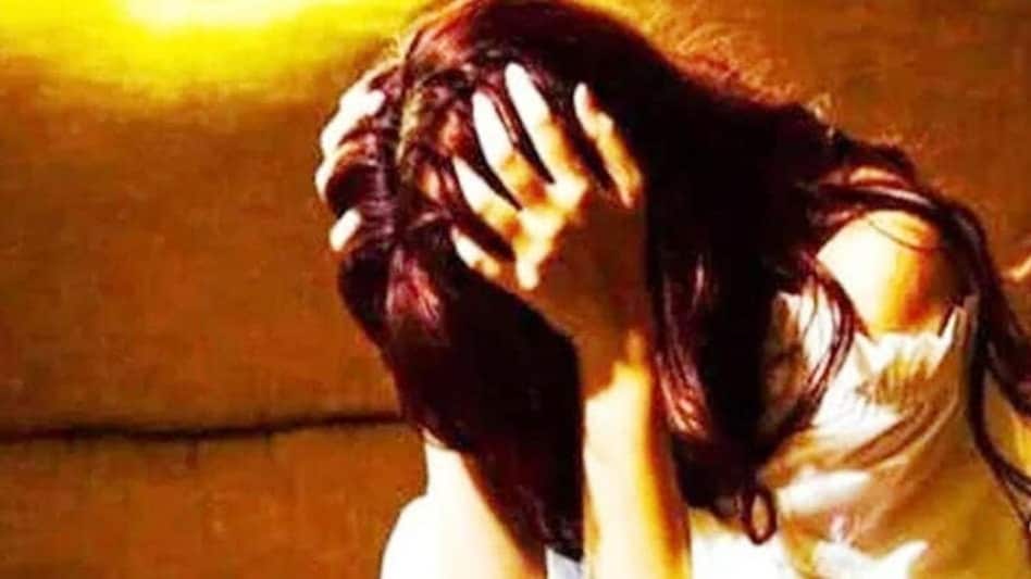 छात्राओं पर भद्दे कमेंट्स और गलत तरीके से छूता था सरकारी टीचर, FIR दर्ज कर जांच शुरू