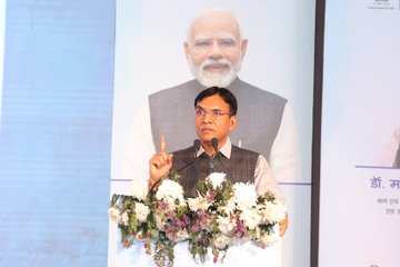 डॉ. मनसुख मांडविया ने श्रमिकों के लिए वार्षिक स्वास्थ्य जांच अभियान शुरू किया