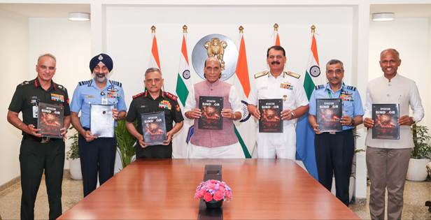 रक्षा मंत्री ने ऑपरेशन सिंदूर पर आधारित सैनिकों के अनुभवों की स्मारक पुस्तक का विमोचन किया
