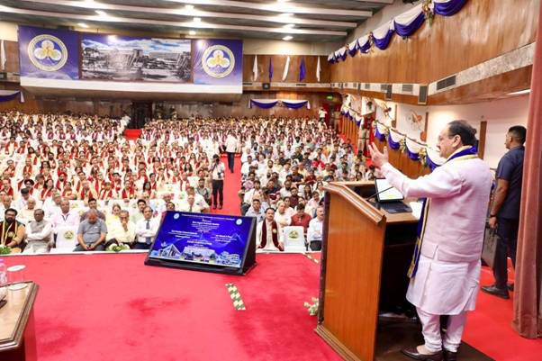 केंद्रीय मंत्री जेपी नड्डा ने पीजीआईएमईआर के 39वें दीक्षांत समारोह को संबोधित किया