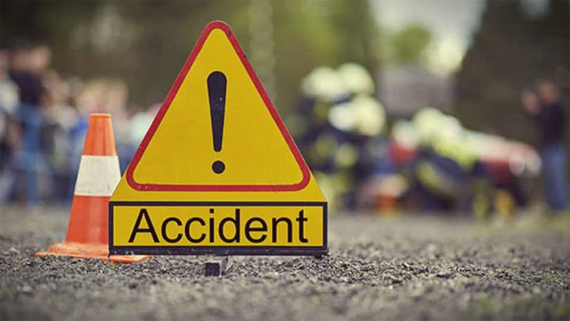 अम्बेडकरनगर में रूह कंपा देने वाला हादसा: मदद करने जुटे ग्रामीणों को बेकाबू कार ने रौंदा, अब तक 8 की मौत