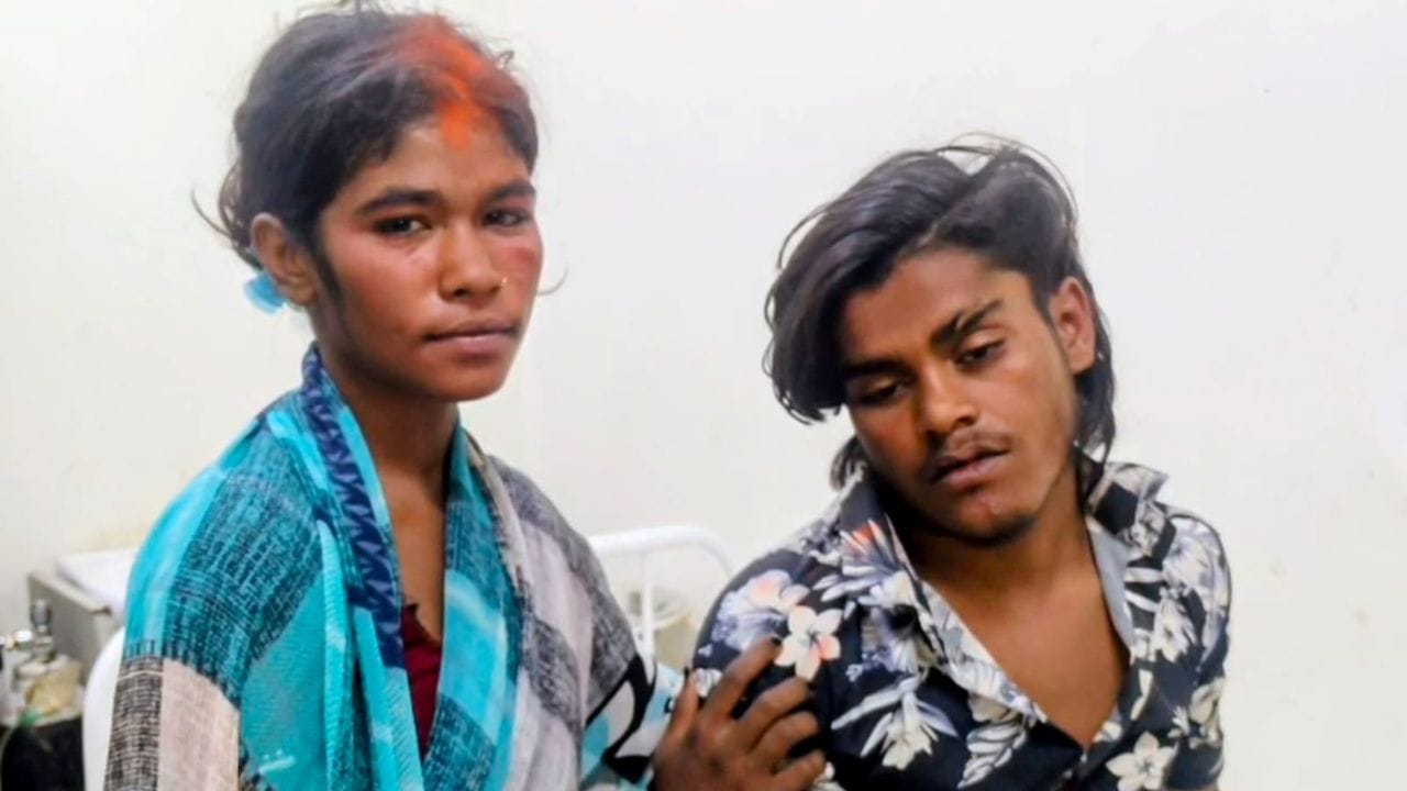 इंस्टाग्राम पर हुआ प्यार, बगीचे में पकड़े जाने पर ग्रामीणों ने मंदिर में कराई शादी