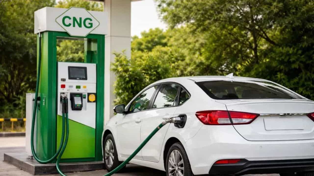 महंगाई का एक और झटका: दिल्ली में ₹2 महंगी हुई CNG, 12 दिनों में चौथी बार बढ़े दाम