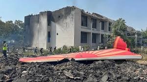 एआई-171 विमान हादसे में क्षतिग्रस्त छात्रावास का होगा पुनर्निर्माण, गुजरात सरकार ने शुरू की तैयारी