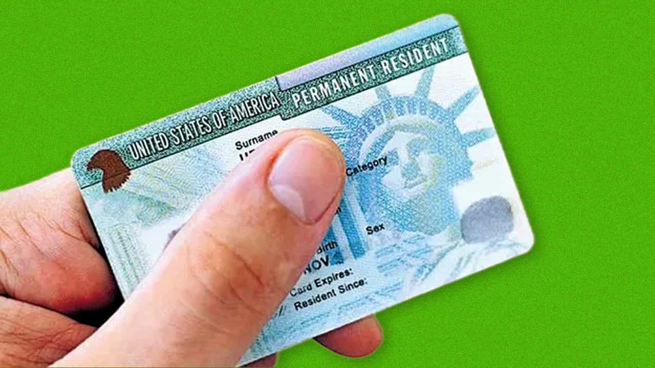 भारतीयों के लिए अमेरिका में ग्रीन कार्ड पाना हुआ और मुश्किल: अब स्टेटस बदलने के लिए जाना पड़ सकता है वापस