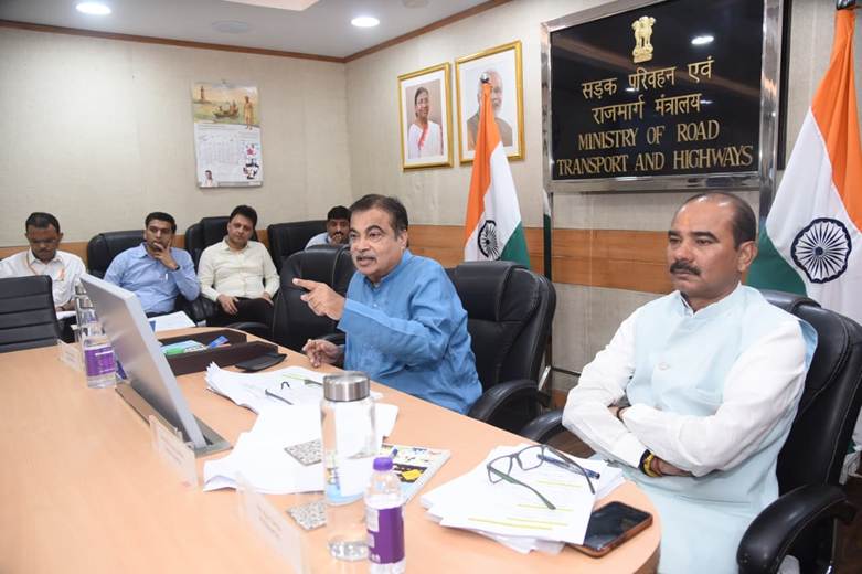 केंद्रीय मंत्री श्री नितिन गडकरी ने उत्तर प्रदेश में 11,672 किलोमीटर लंबे